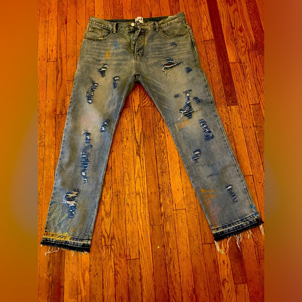 MNML LA jeans baggy jeans only tried on never worn .